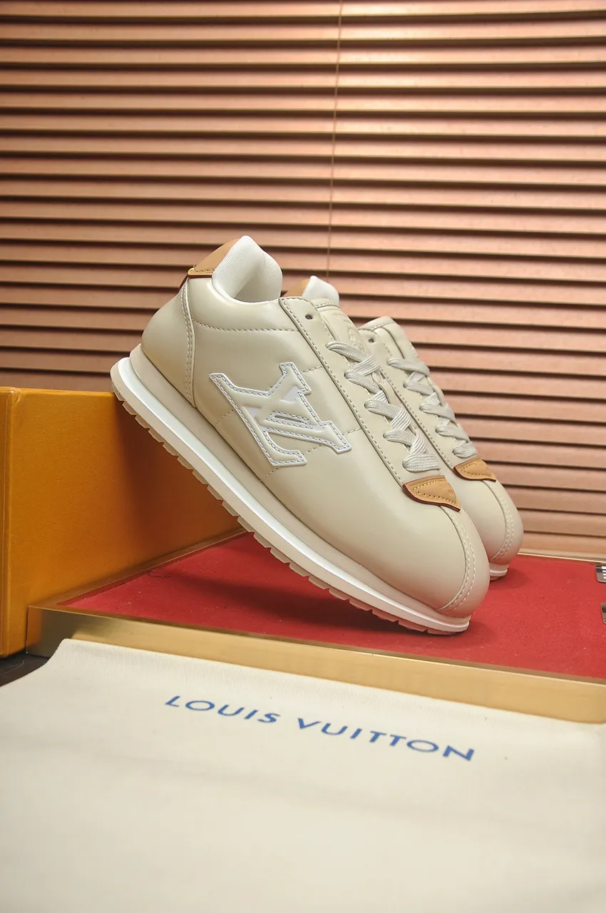 Men's men's shoes 💰700💶[LOUIS VUITTON] new original order 🍀LV Louis Vuitton * - top version of LV classic trendy shoes! Made of imported original fabrics, mesh lining, and original wear-resistant rubber foam outsole! High quality products! Size (female 35-40)